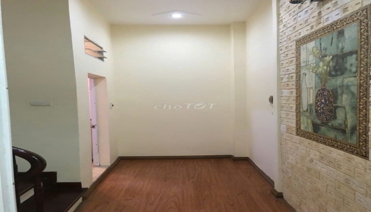 Cho thuê Ở HỘ GIA ĐÌNH nhà nguyên căn ngõ Thịnh Quang 9.5 TRIỆU - 4 tầng, 33m², 4 ngủ, mặt tiền 4m,